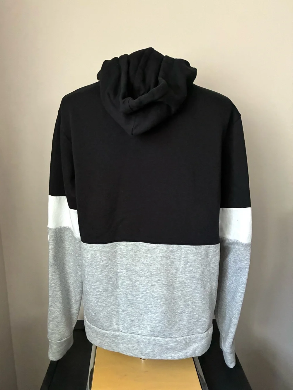 adidas Men’s Black White and Gray Colorblock Pullover Hoodie Size Small